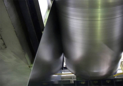 Spazio tra nastro metallico e rullo