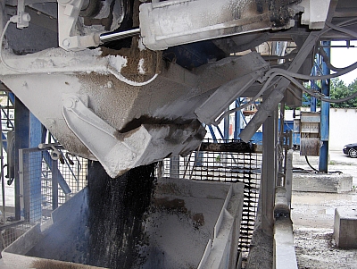 Asfalt yüklemesinin yakın çekimi